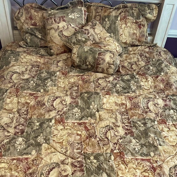 - Vintage Burlington Normandy Damask Queen Decorative Pillows - Picture 4 of 8